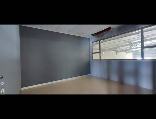 1,033M² WAREHOUSE TO LET IN SAMRAND BUSINESS PARK
